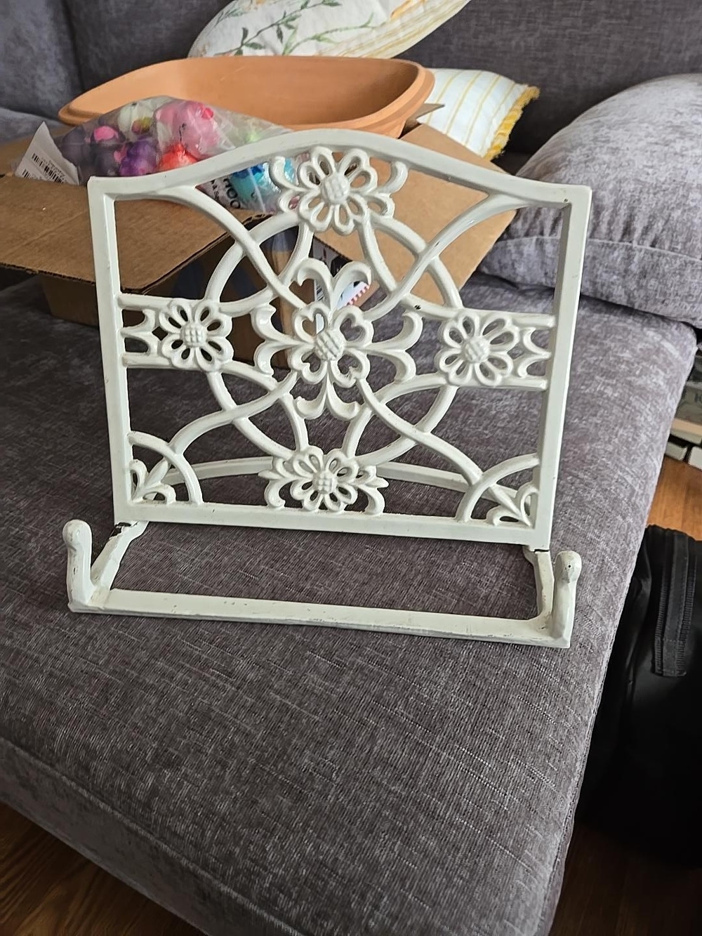 Vtg White Cast Iron Cookbook Stand Floral Scrollwork Recipe Book Holder Easel
